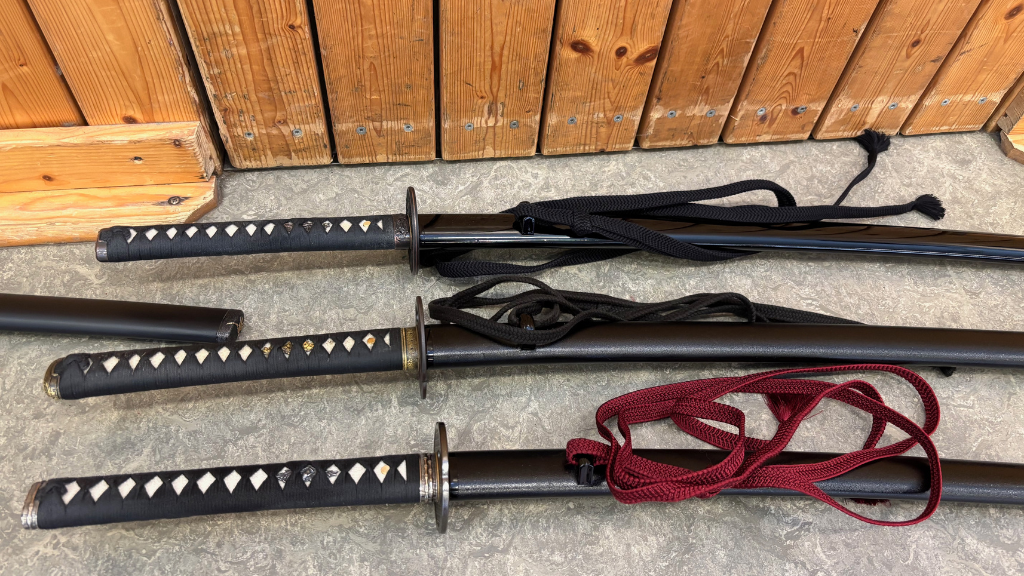 Katanas prêts pour l'entraînement